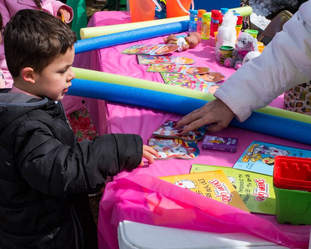 picking out prizes