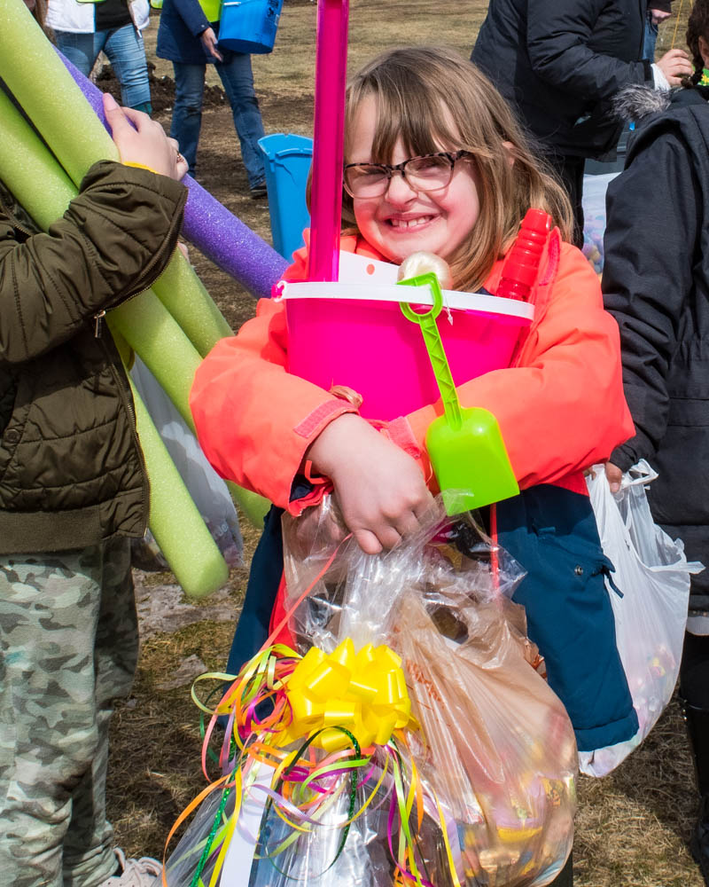 girl with Easter prizes